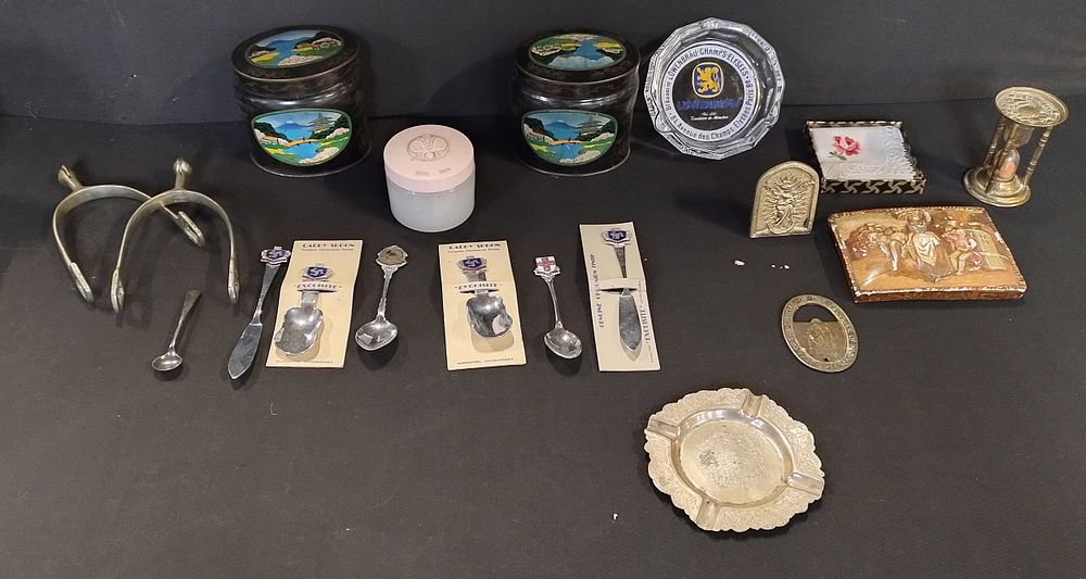 Lot 266: Collection of vintage items including silver plated ashtray,...