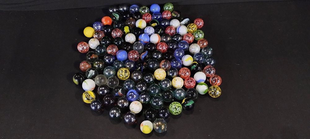 Lot 274: Bag of vintage marbles