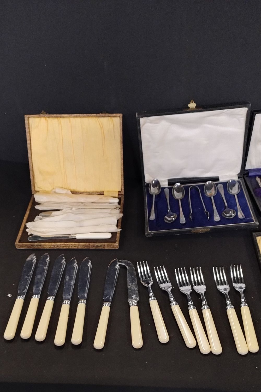 Lot 278: Selection of vintage cutlery, spoons, knives and forks,...