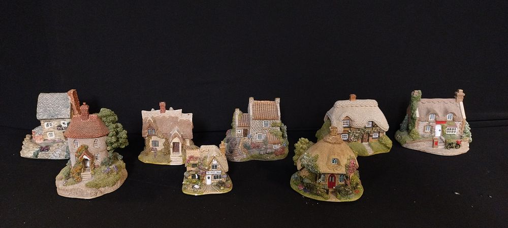 Lot 284: 8 x Lilliput Lane houses and cottages including...