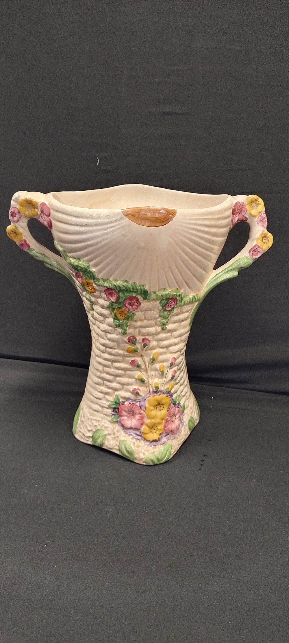 Lot 303: 1940's Arthur Wood vintage vase in the Garden...