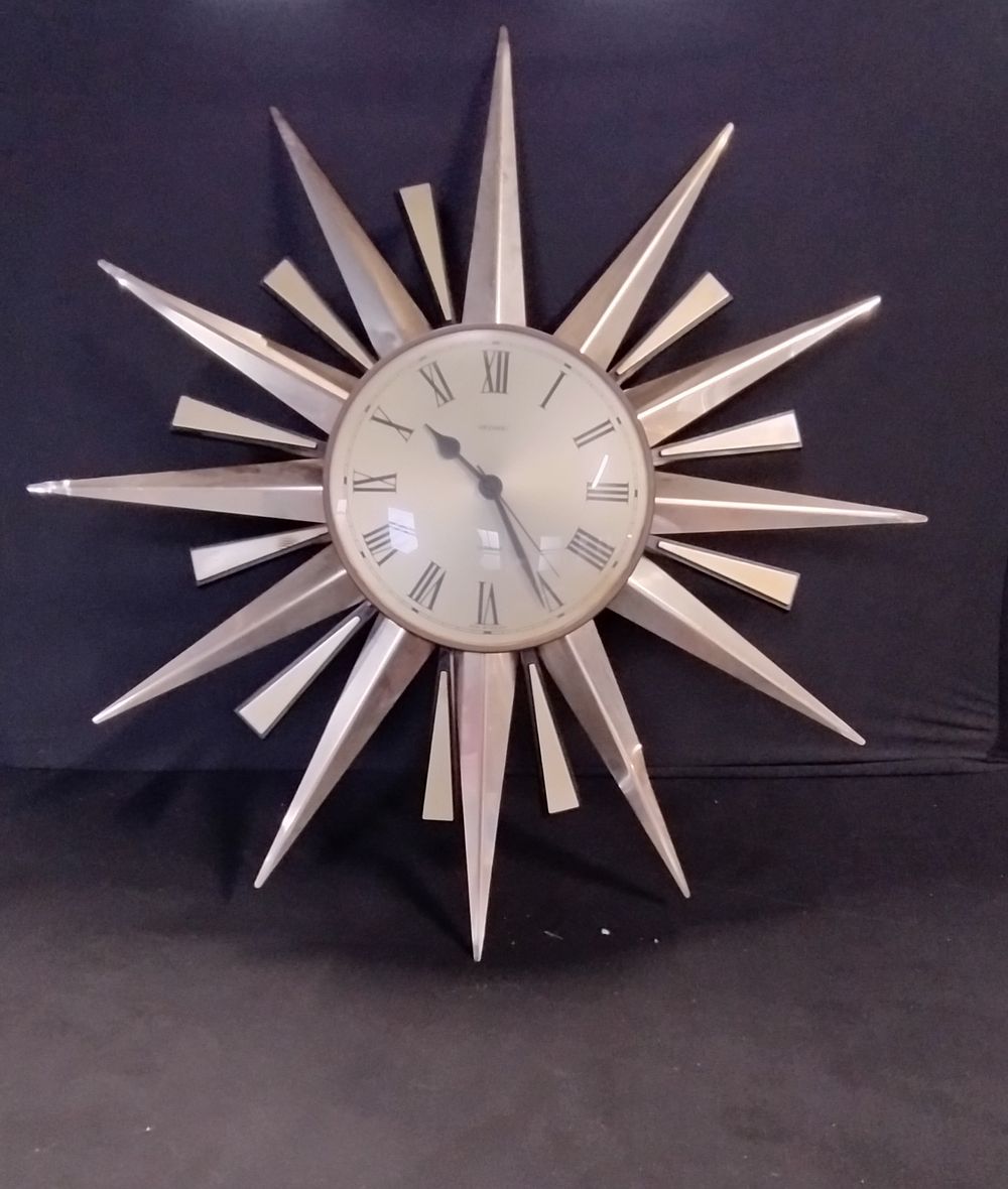 Lot 310: Vintage Metamec starburst battery operated wall clock