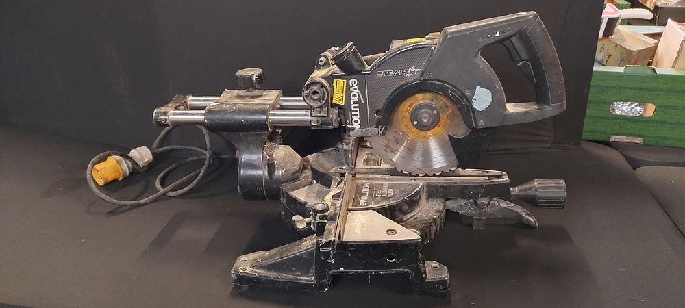 Lot 332: Stealth 210 Mitre saw with blade