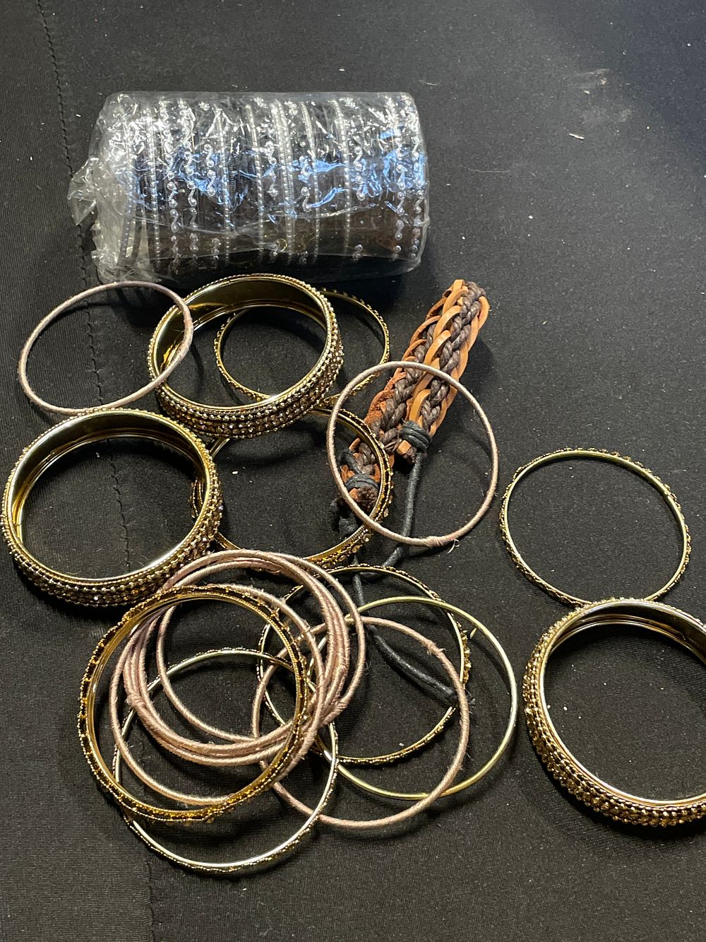 Lot 379: Selection of bangles