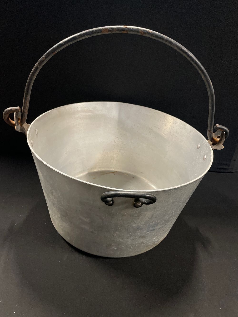 Lot 388: Vintage aluminium cooking pot
