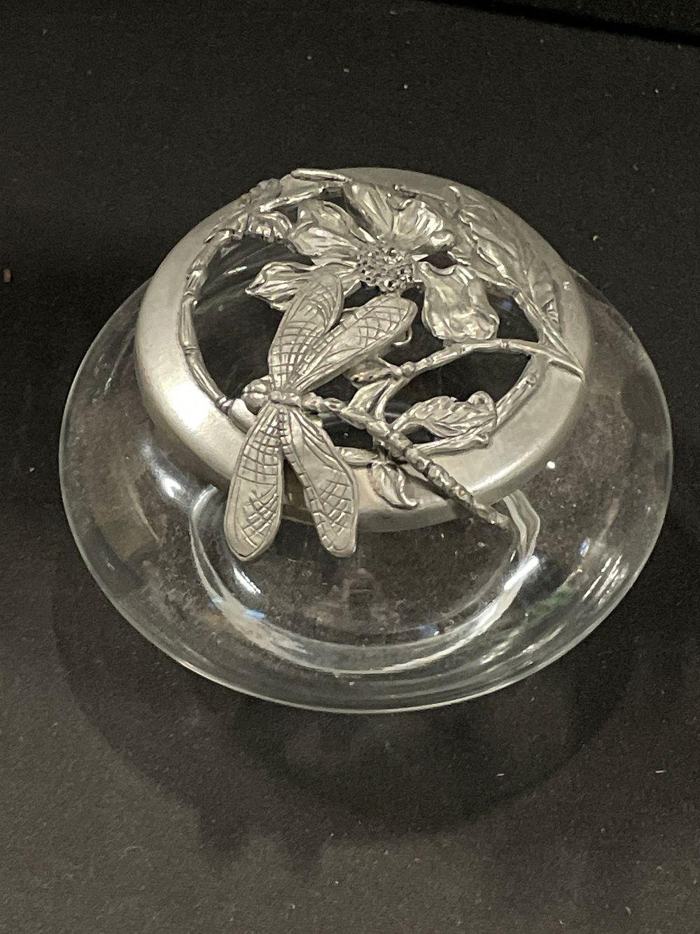 Lot 392: Pewter topped rose dish