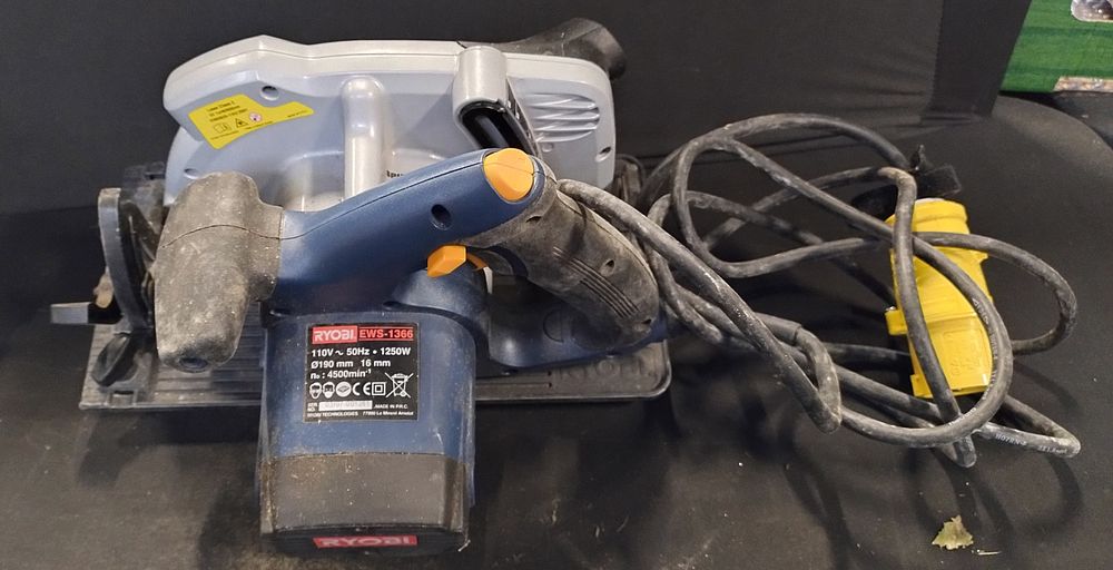 Lot 334: Ryobi EWS-1366 circular saw 1250W. With case