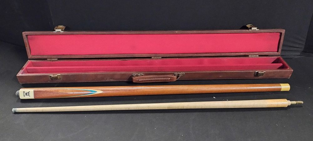 Lot 346: Riley 2 piece snooker cue in brown and...