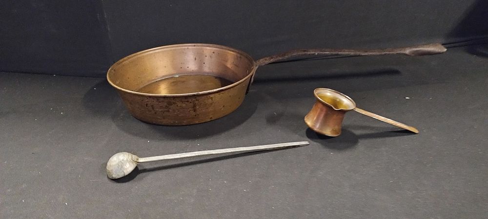 Lot 354: Large long handled copper pan measures 23.5 in...