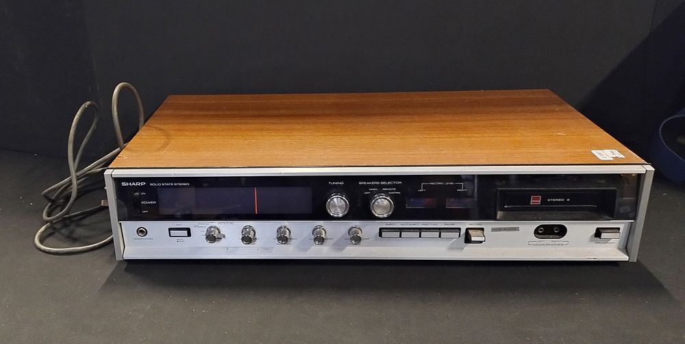 Lot 355: Sharp SR-156E Solid State 8 track recorder stereo...