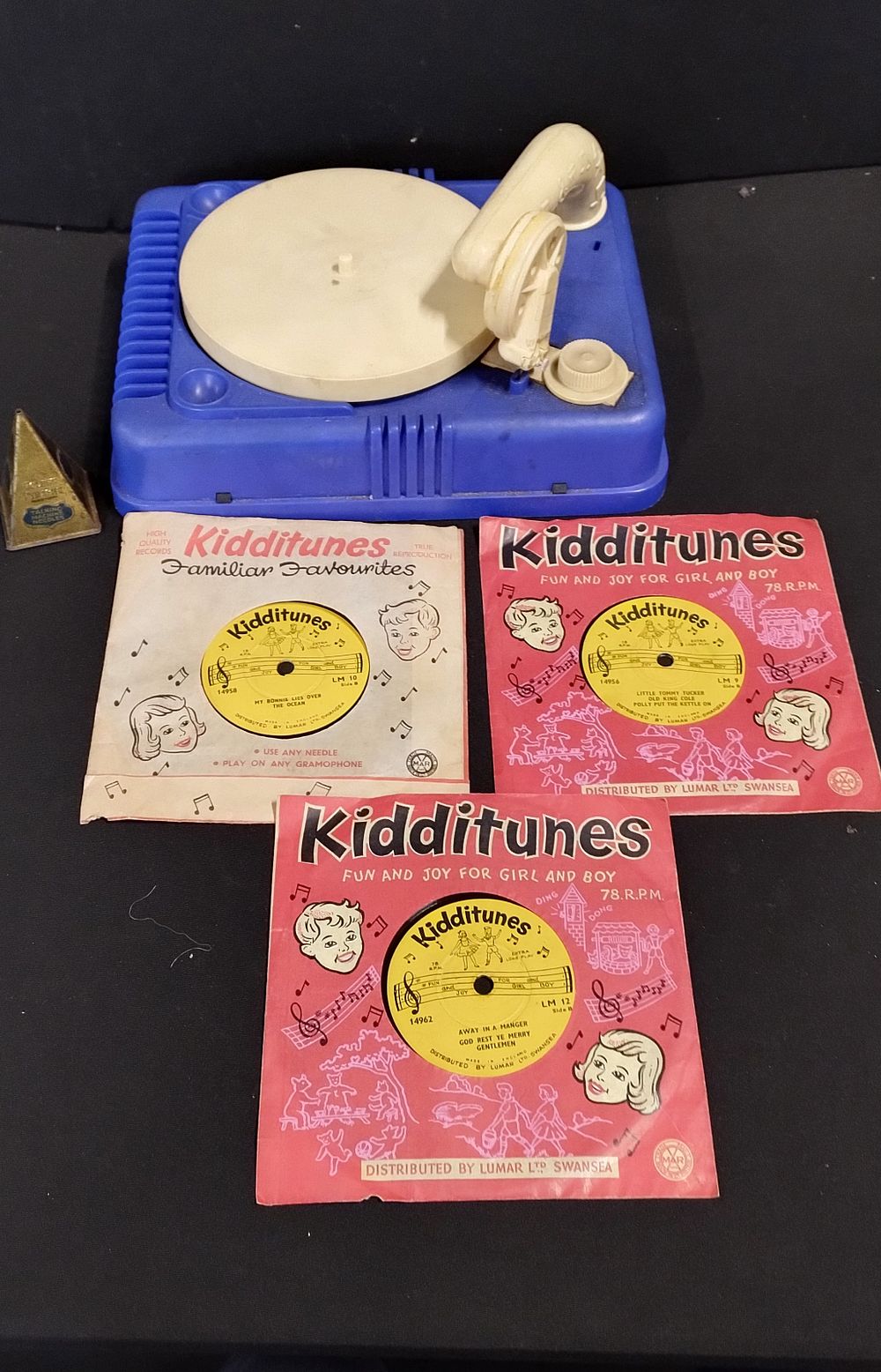 Lot 370: Vintage Lumar Toy Gramophone, battery operated, 3 kidditunes,...