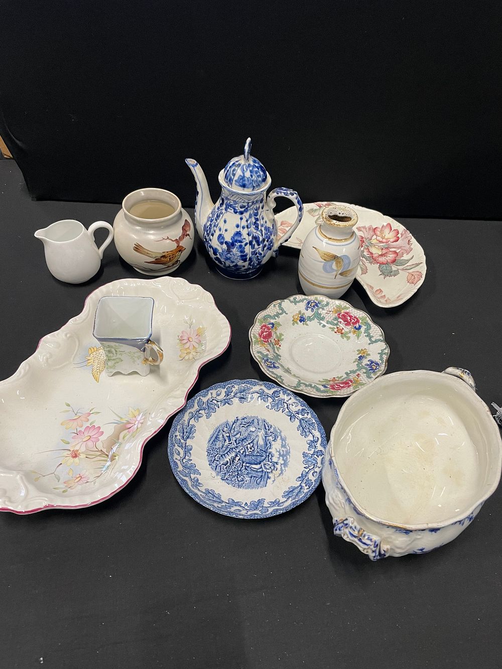 Lot 383: Selection of Vintage Pttery