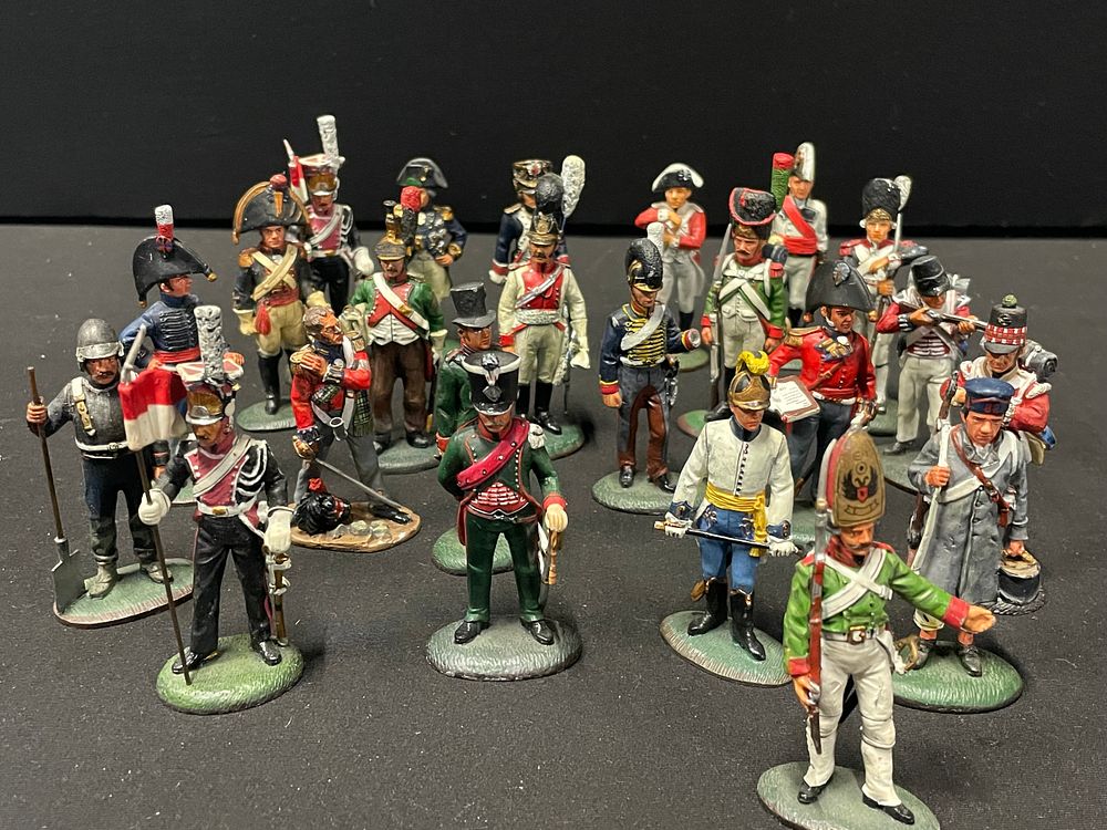 Lot 392: Large selection of Del-Prado cast metal Soldiers