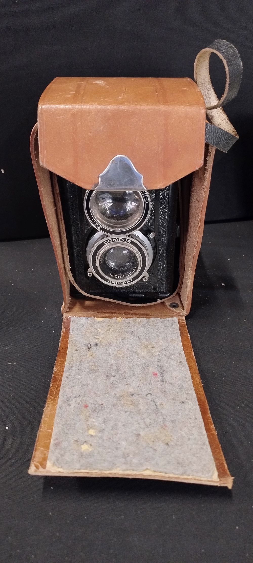 Lot 418: Vintage Voigtlander Rapid -S-O Compur Brilliant camera in...