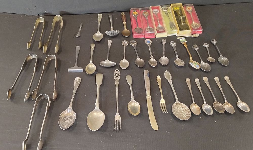 Lot 419: Collection of silver plated cutlery and collectors spoons