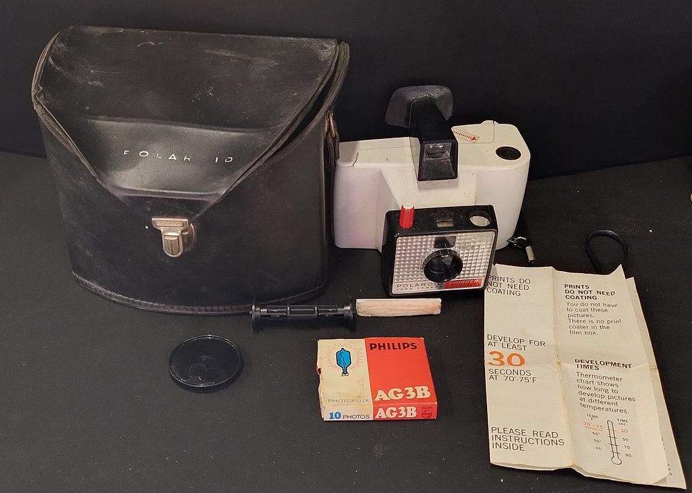 Lot 434: Vintage Polaroid camera in black case and accessories