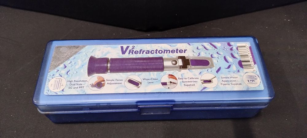 Lot 435: Boxed V2 Refactmeter water tester