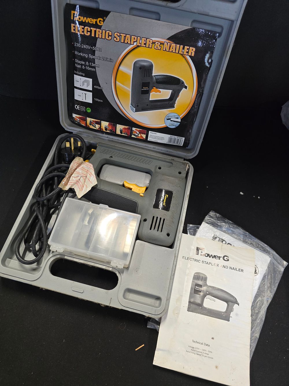 Lot 440: POWERG electric stapler and nailer