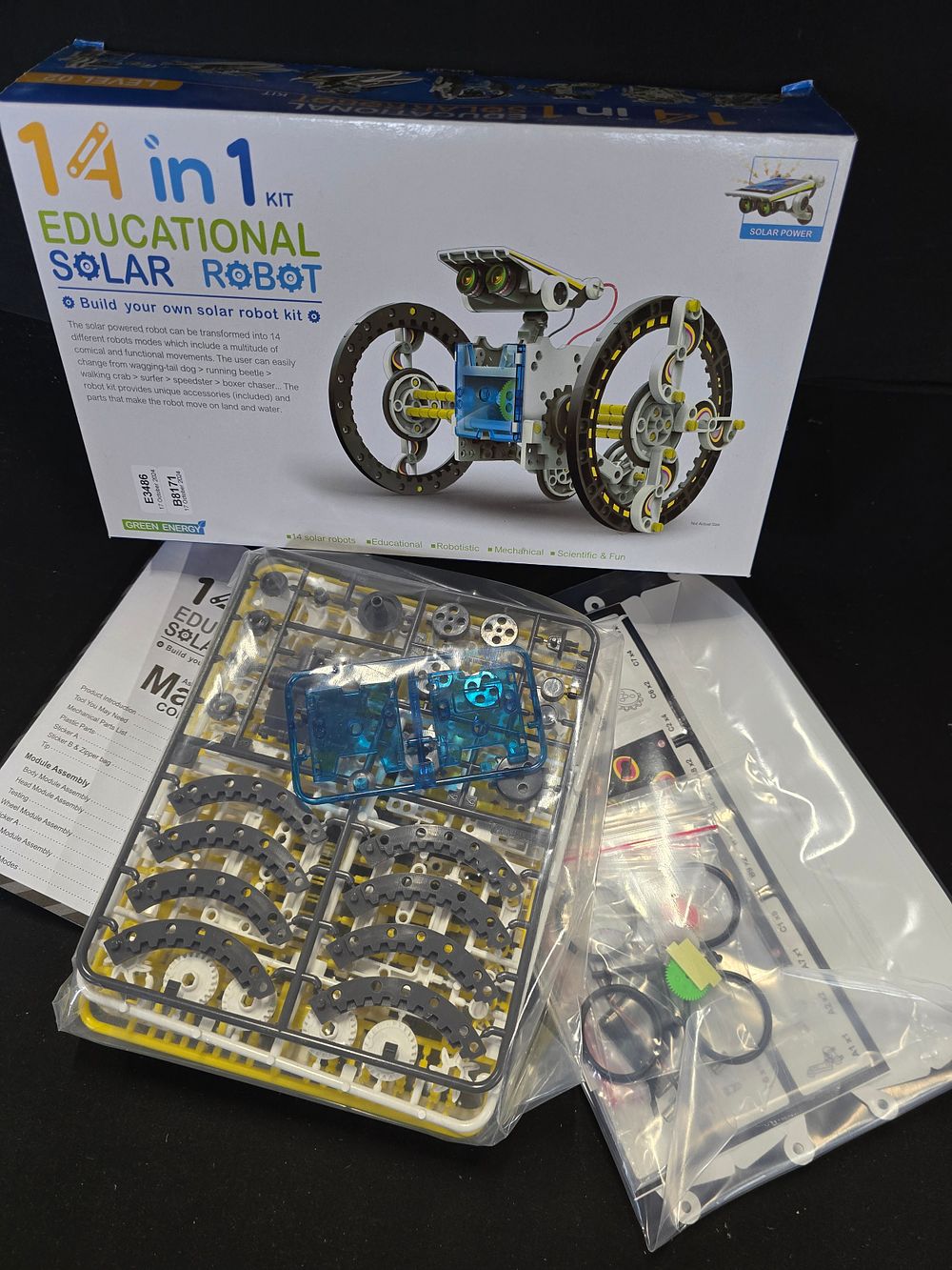 Lot 453: Brand new 14 in 1 educational solar build...