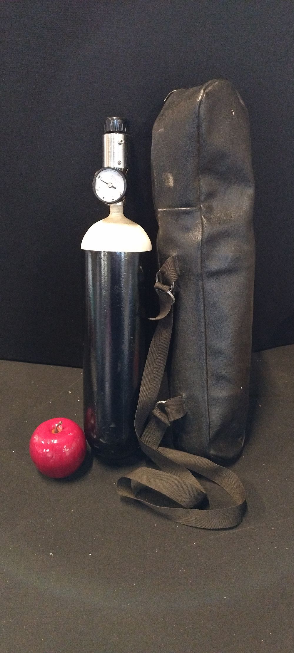 Lot 463: Diving oxygen tank with oxygen level indicator and...