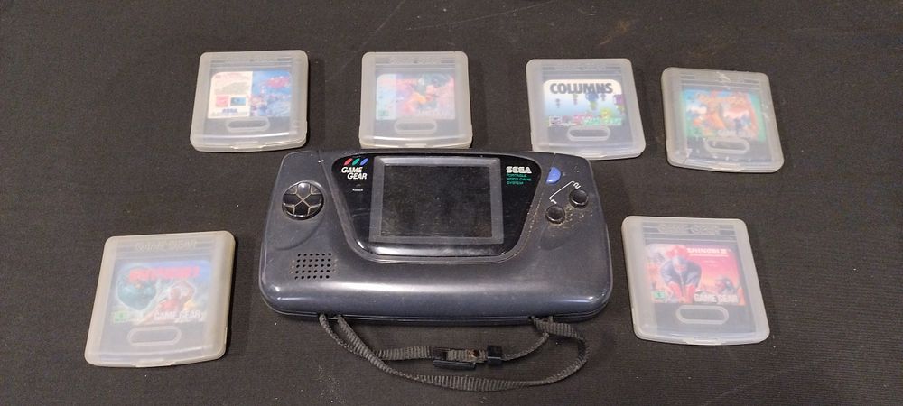 Lot 474: Sega Game Gear handheld games console and 6...