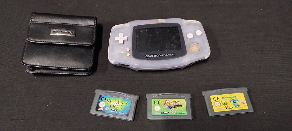 Lot 477: Gameboy Advance, 3 games, Scooby Doo,