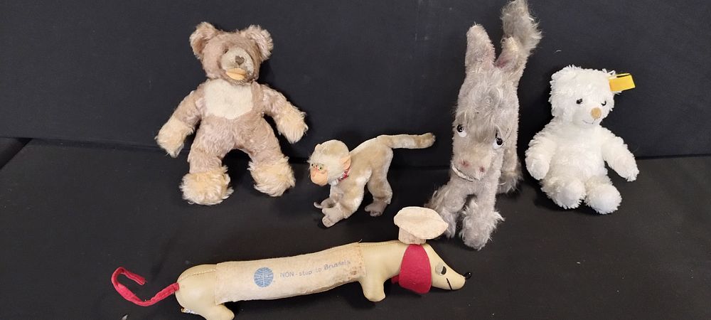 Lot 510: Collection of vintage steiff animals, Lully baby bear,...