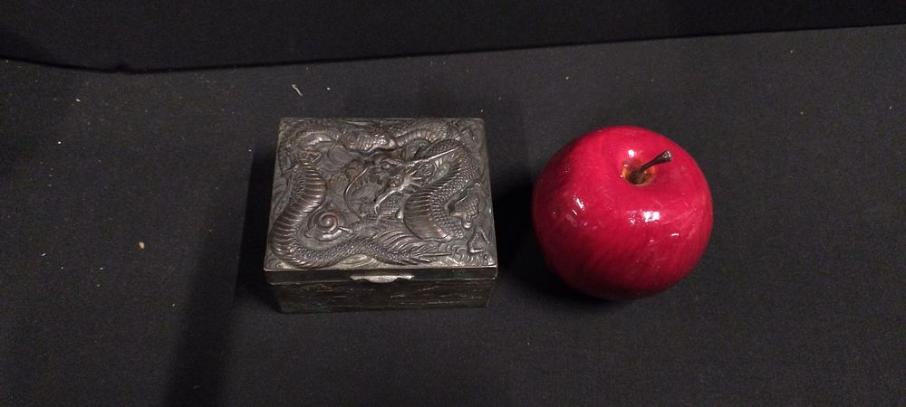Lot 514: White metal Chinese decorated cigarette box with design...