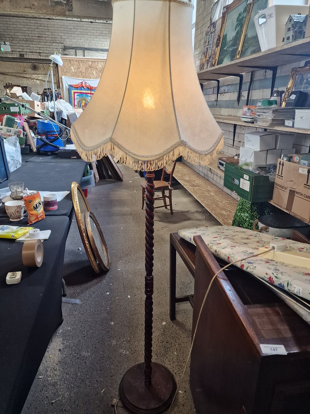 Lot 161: Freestanding Lamp