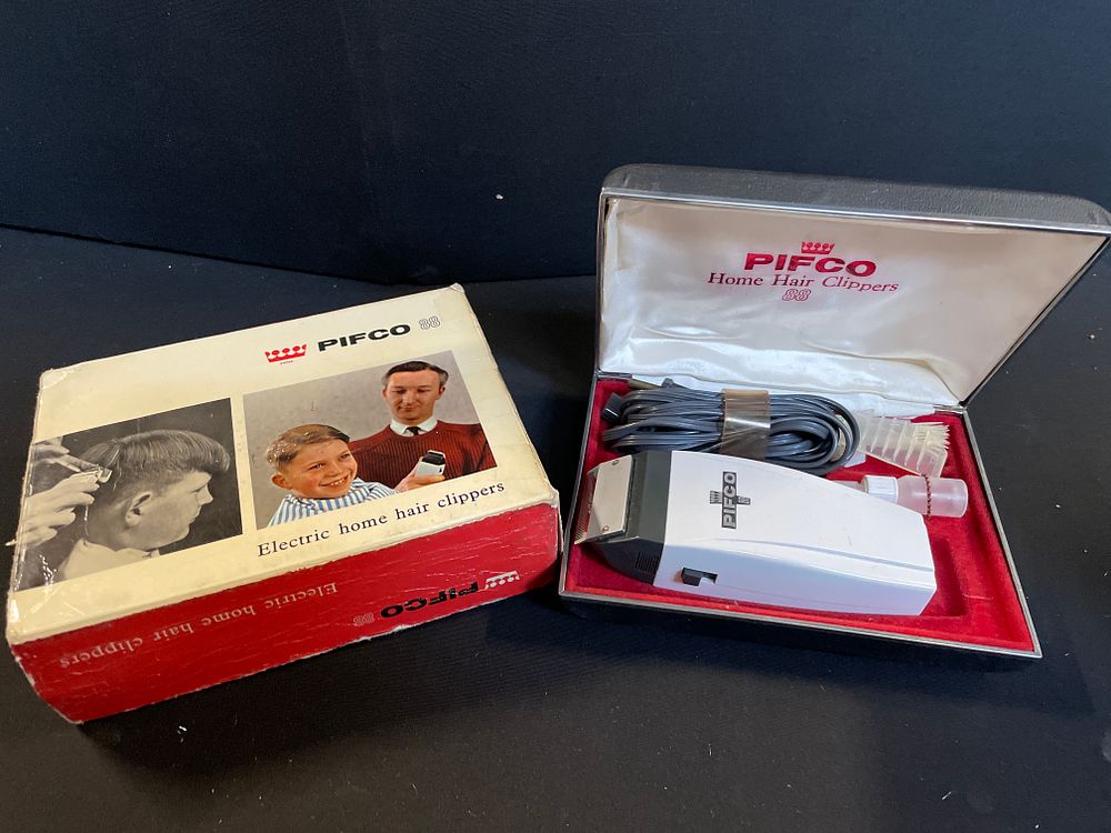 Lot 200: Vintage Pifco electric hair clippers