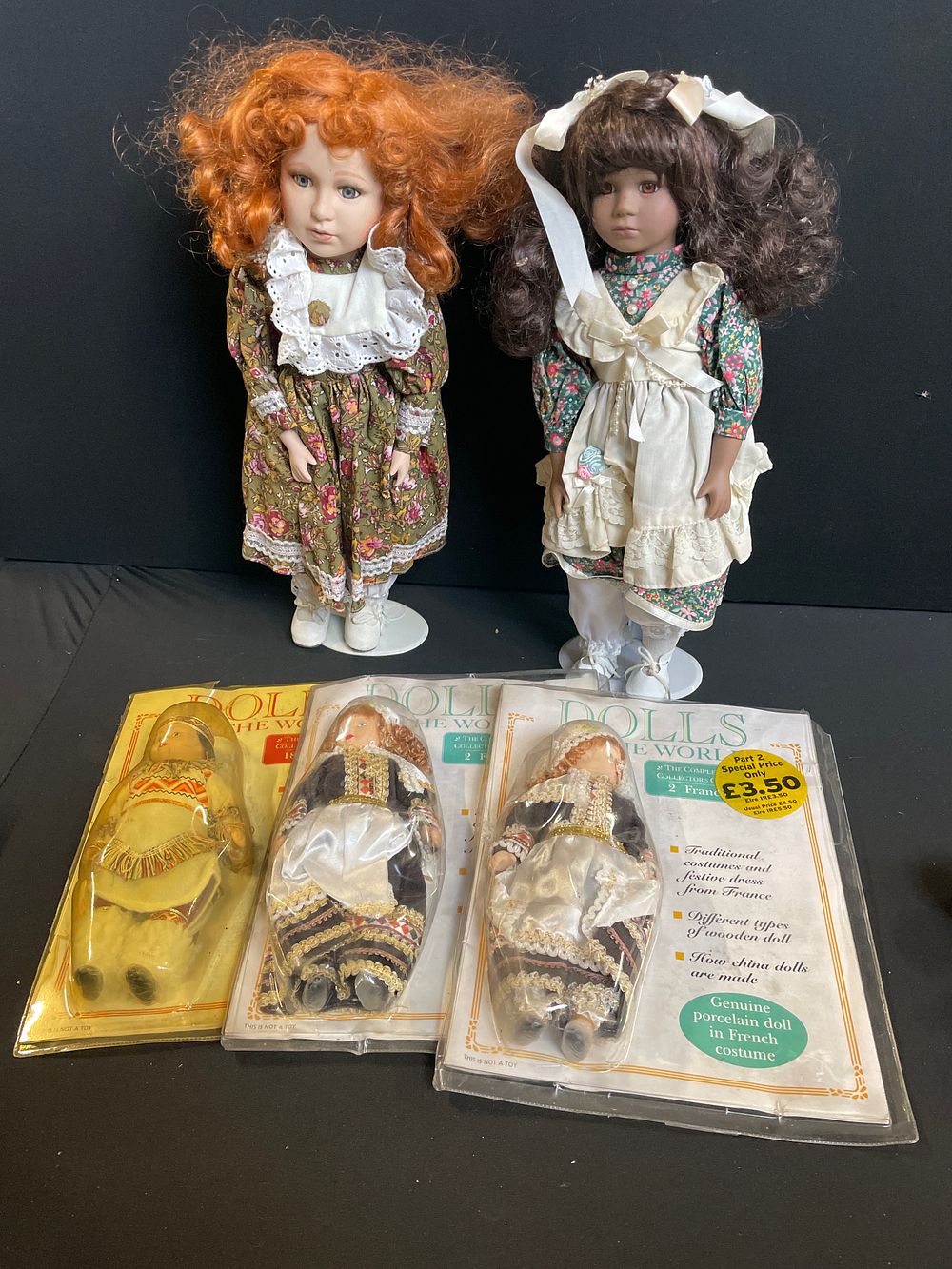 Lot 209: Selection of dolls