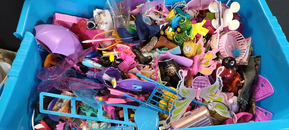 Lot 166: Very large tub of mixed toys