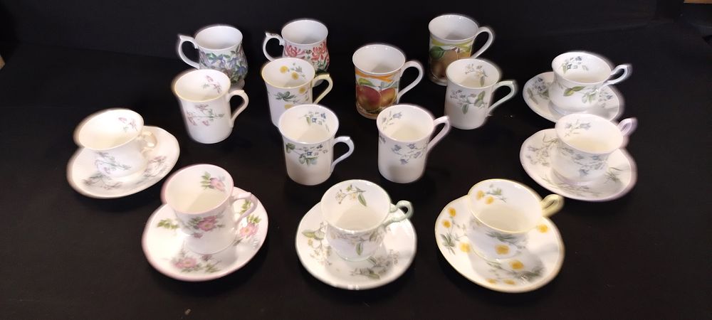 Lot 189: Selection of 15 cups and saucers various makers...