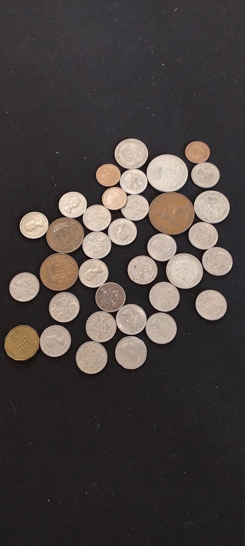 Lot 197: Selection of various coins including some silver