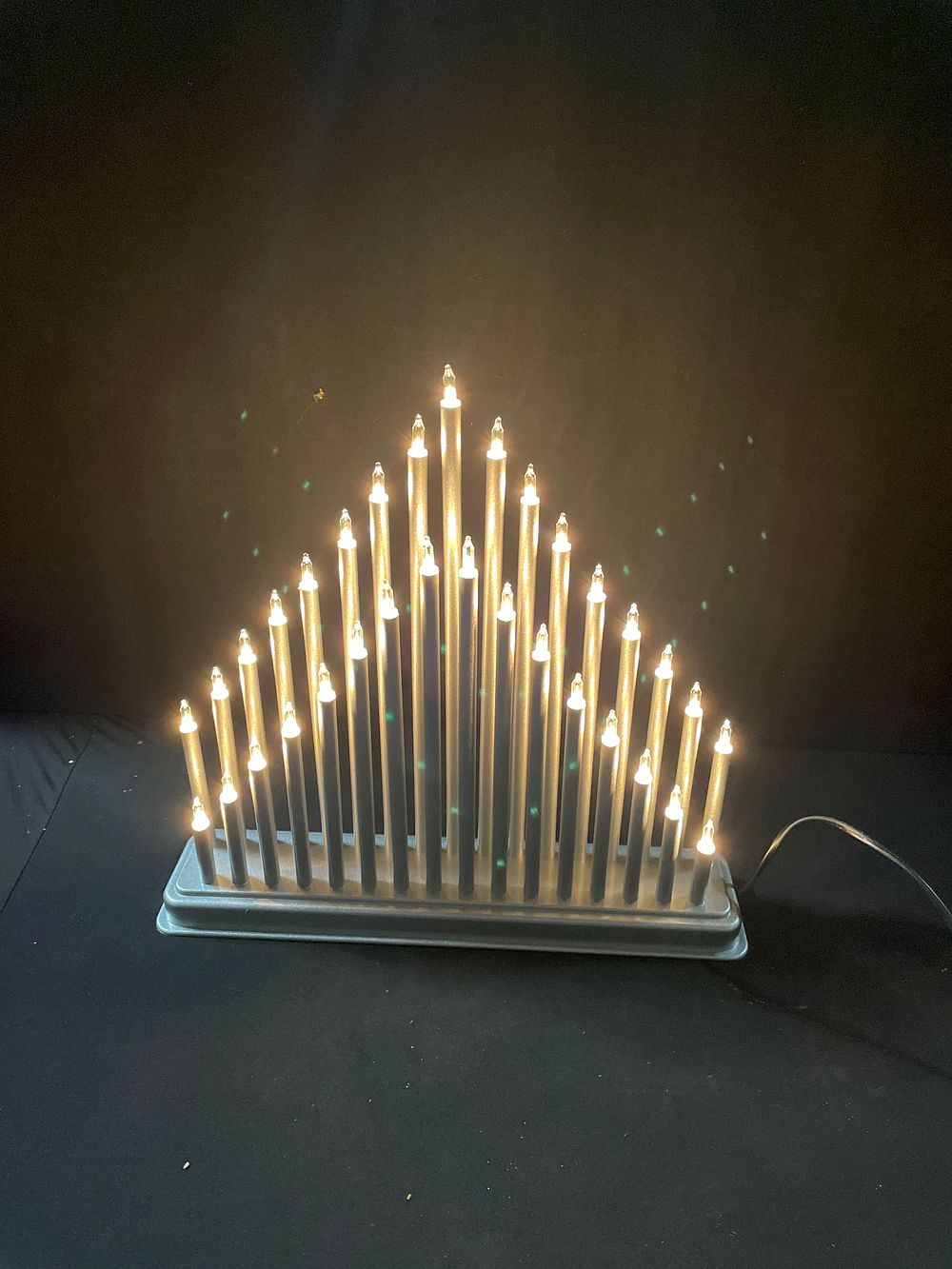 Lot 280: 34 cm candle bridge