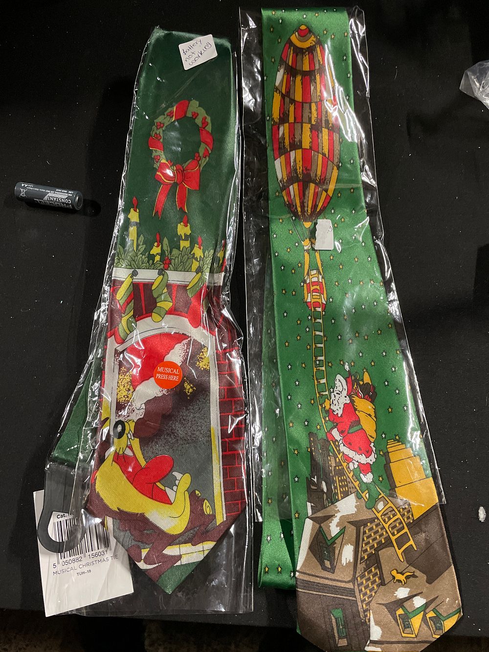 Lot 289: 2 Christmas ties