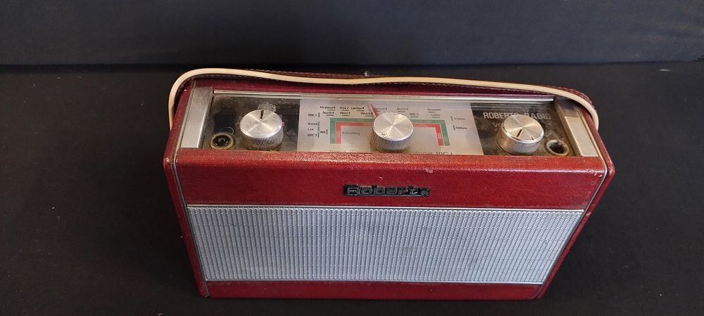 Lot 205: Vintage Roberts MW/LW Solid State Model No RIC1....
