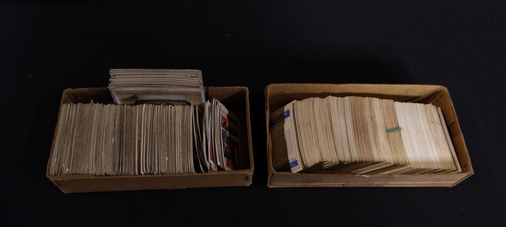 Lot 211: Collection of vintage cigarette cards
