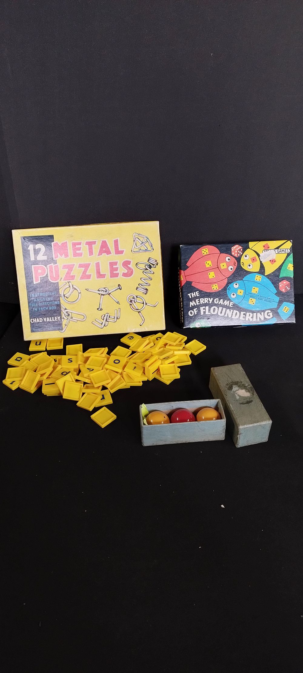 Lot 213: Vintage games, metal puzzle, floundering, and other items
