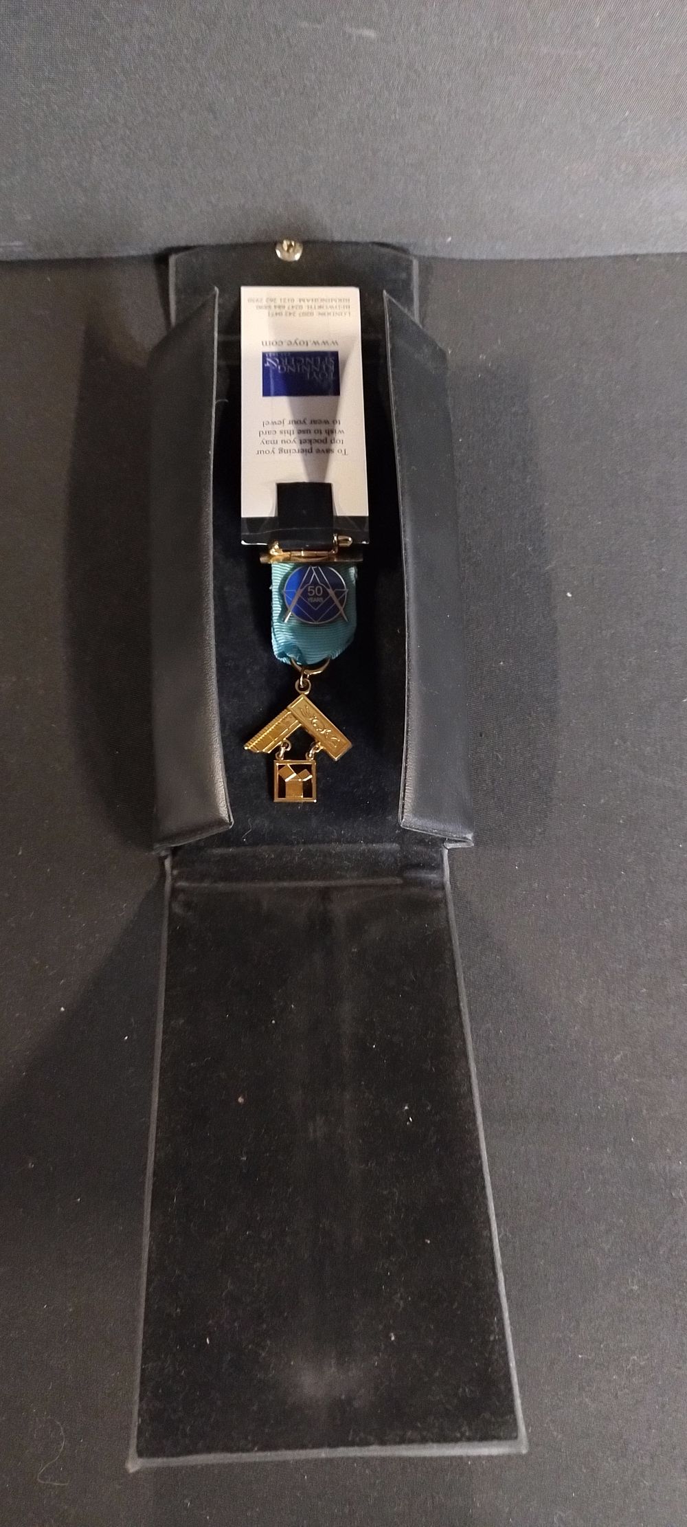 Lot 224: New Past Master's 50th Anniversary jewel with case