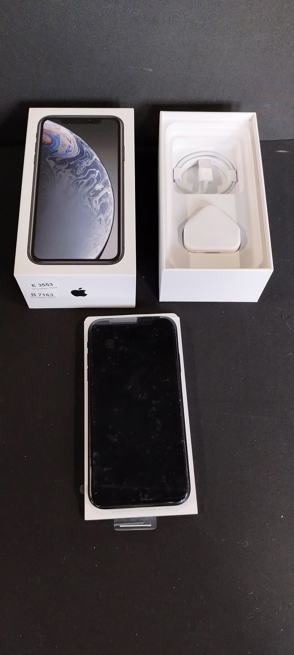 Lot 229: iPhone XR 64 gb with charger and cable