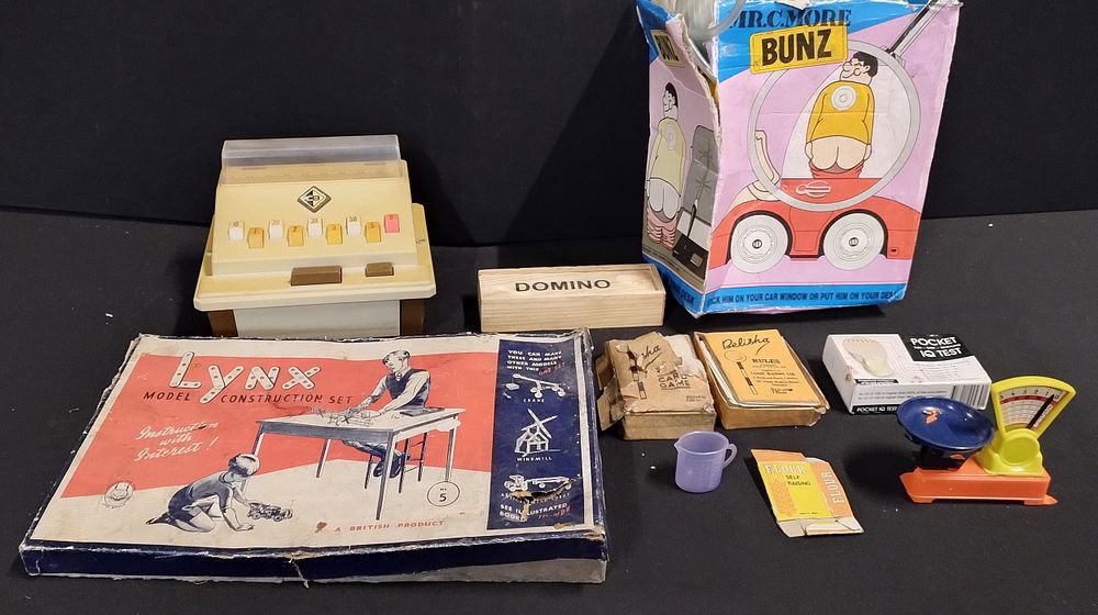 Lot 238: Selection of vintage toys and games including, Lynx...