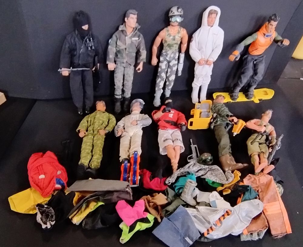 Lot 280: Collection of 10 x 1990's Action Man figures...