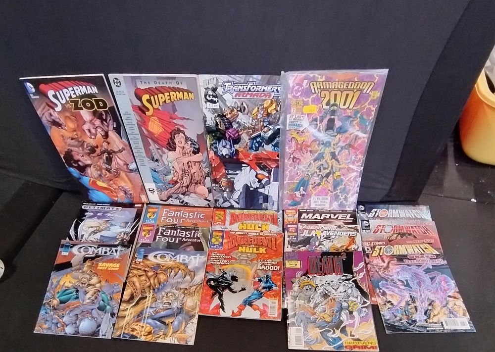 Lot 308: Various collectors comics including Fantastic 4, Marvel, Superman...