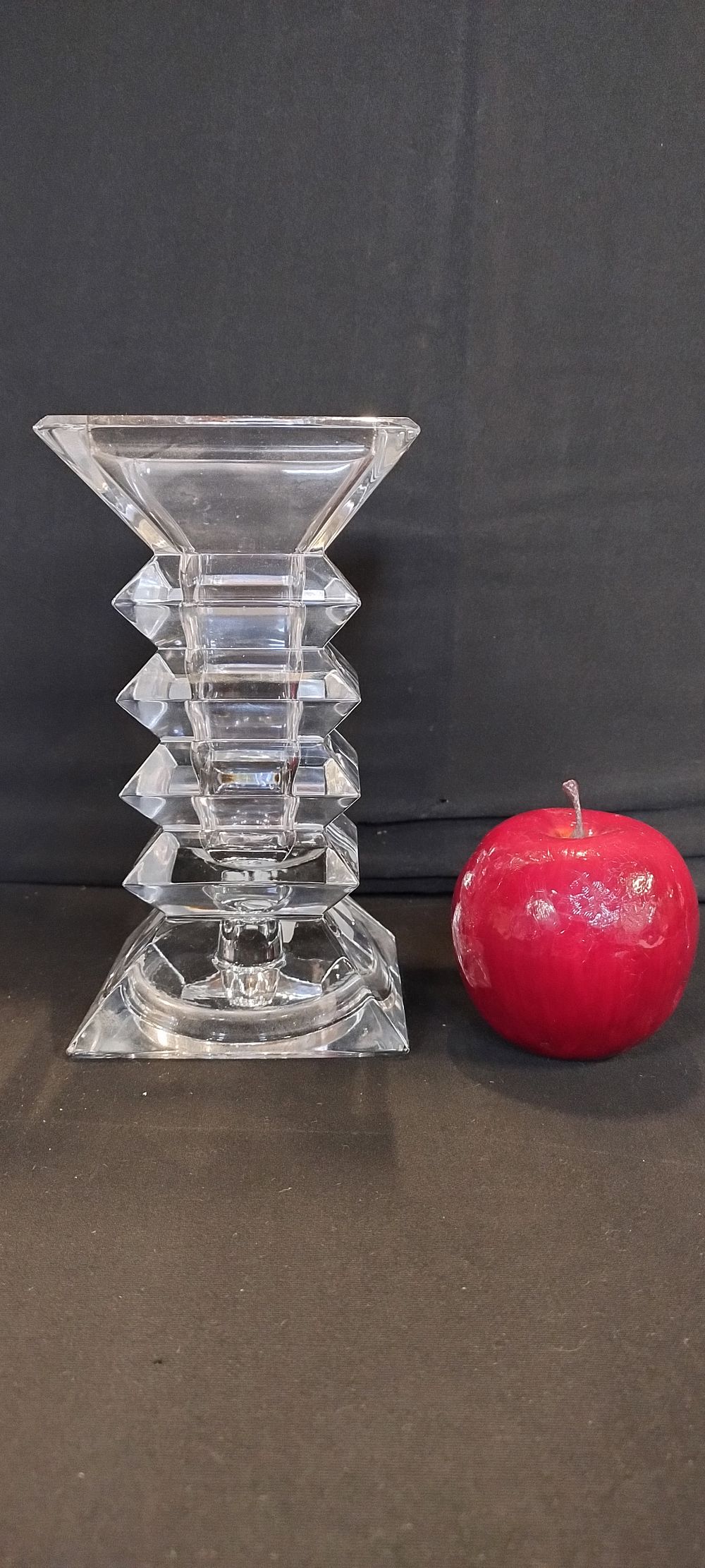 Lot 315: Crystal vase measures approx H 18.5 x W...