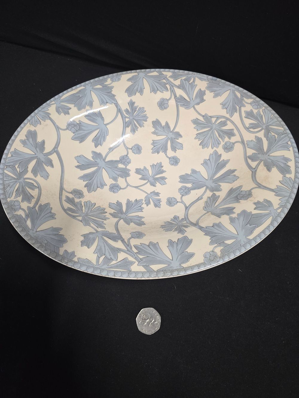 Lot 328: A large Wedgewood interiors earthworm serving bowl. Pale...