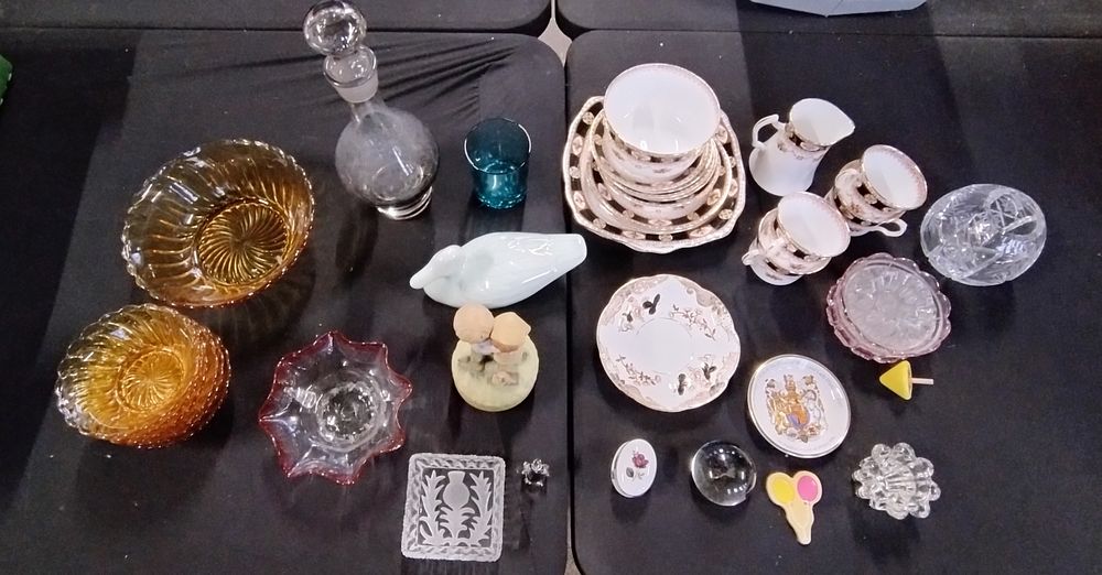 Lot 367: Collection of glass and pottery, including amber glass...