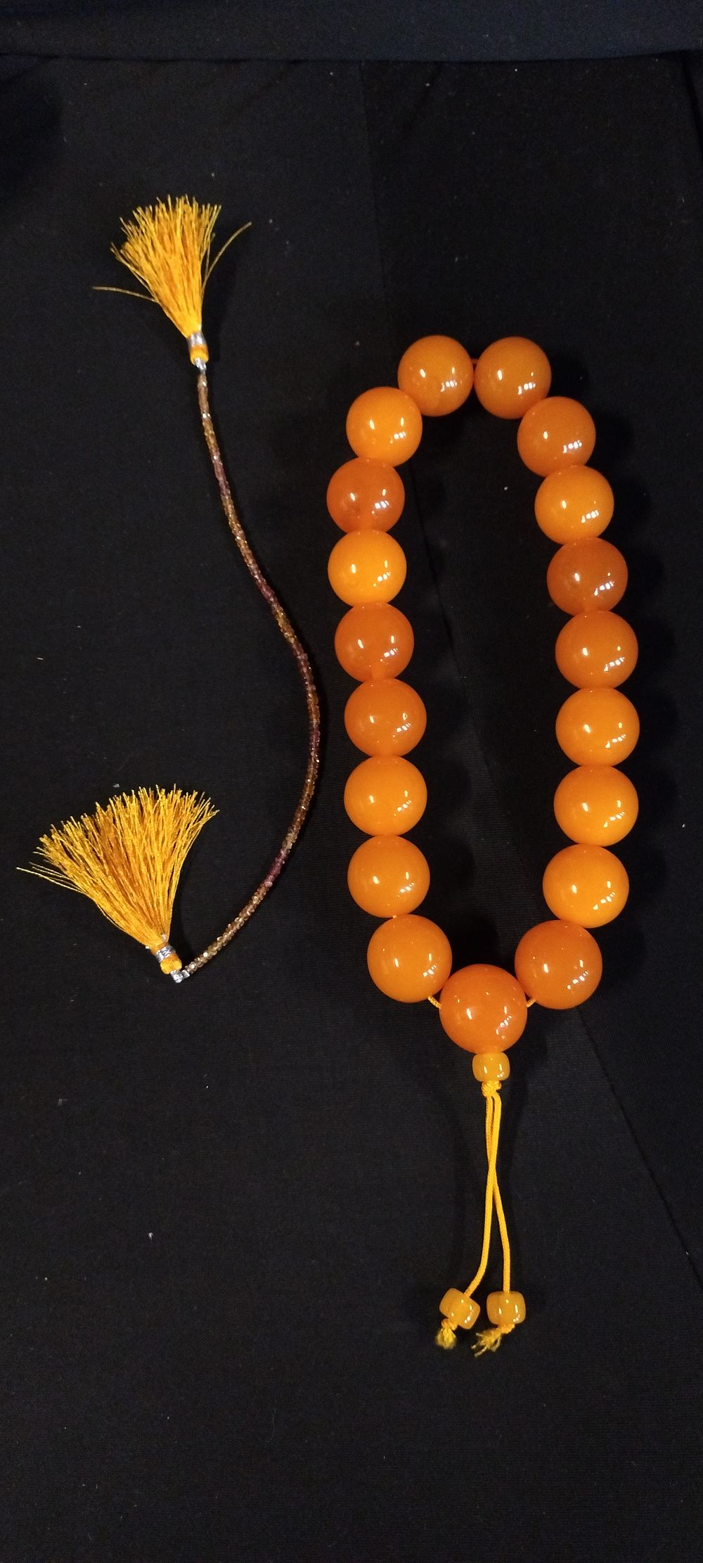 Lot 392: items of costume jewellery ,