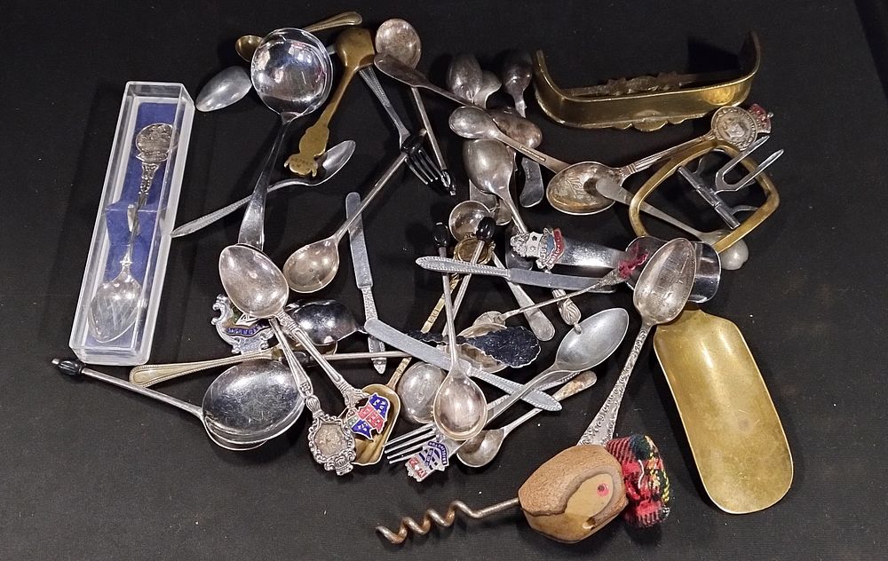 Lot 419: Collection of silver plated spoons and brass items