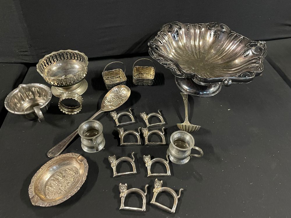 Lot 434: Selection of various metal ware